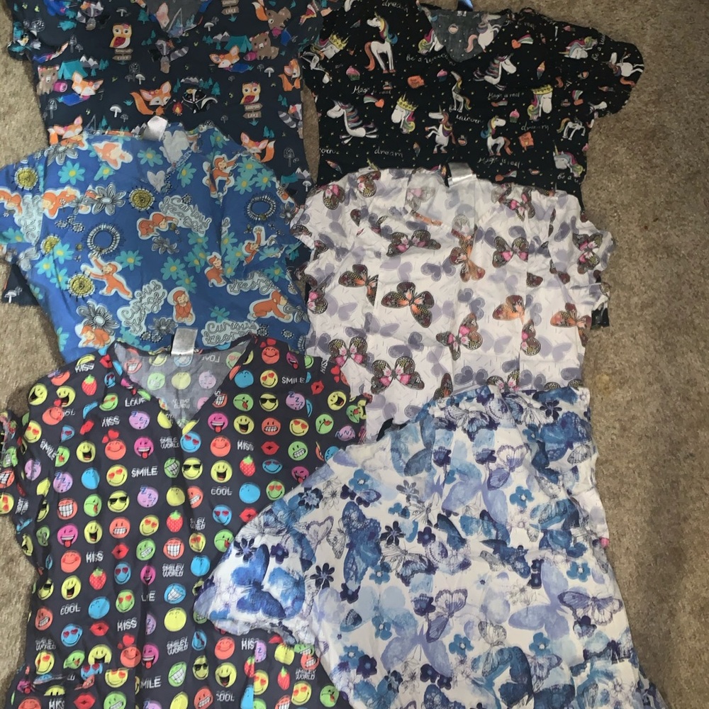 Medium brand-name scrub tops